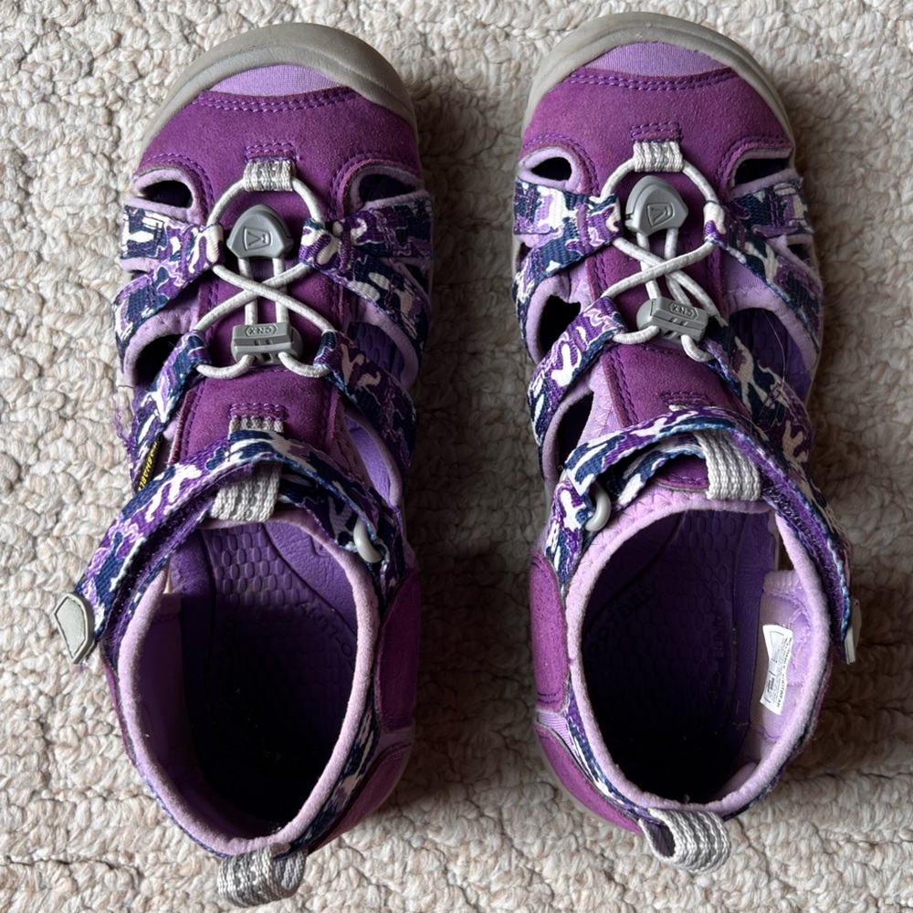 KEEN Unisex-Child Closed Toe Sandals, size 2